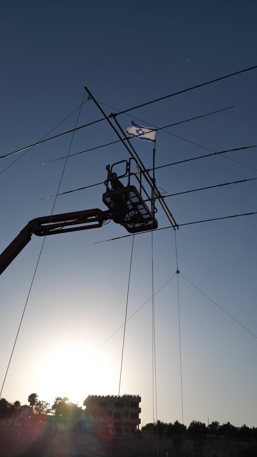Dead Sea / 4X2DS — curated radio archive frame 1