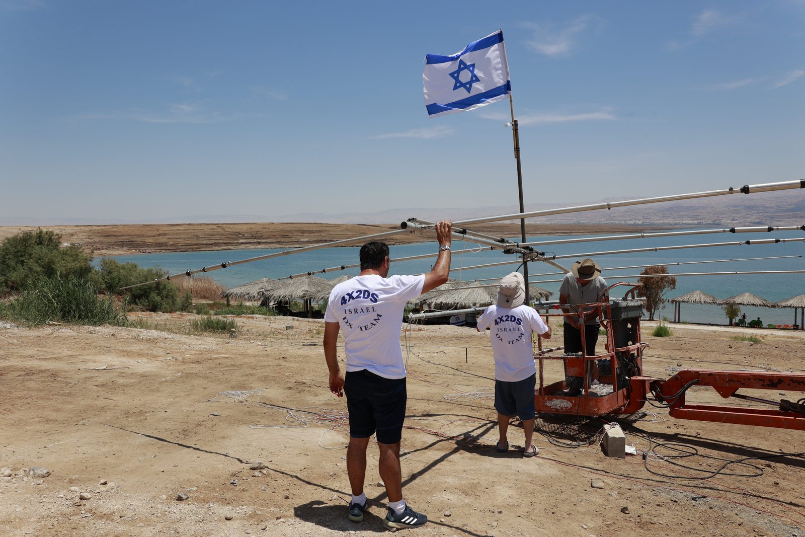 Dead Sea / 4X2DS — curated radio archive frame 18