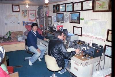 Amir operating as 4X6TT/JA with JA2EZD.